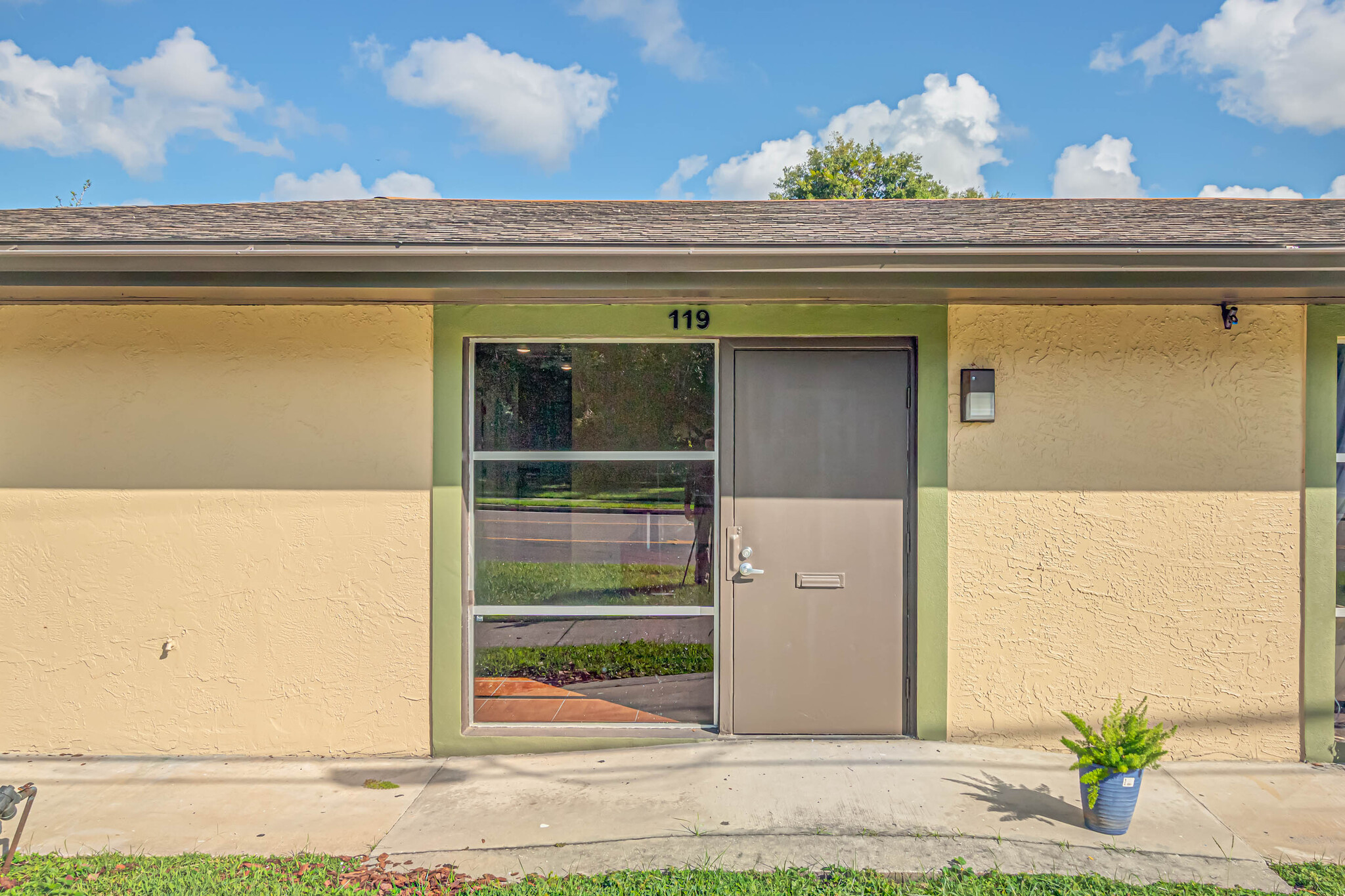 119 W Plymouth Ave, Deland, FL à louer Photo du bâtiment- Image 1 de 22