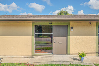 119 W Plymouth Ave, Deland, FL à louer Photo du bâtiment- Image 1 de 22