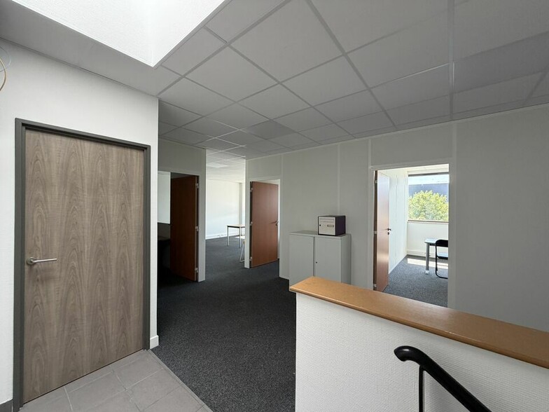 333 Avenue Marguerite Perey, Lieusaint for lease - Interior Photo - Image 3 of 5