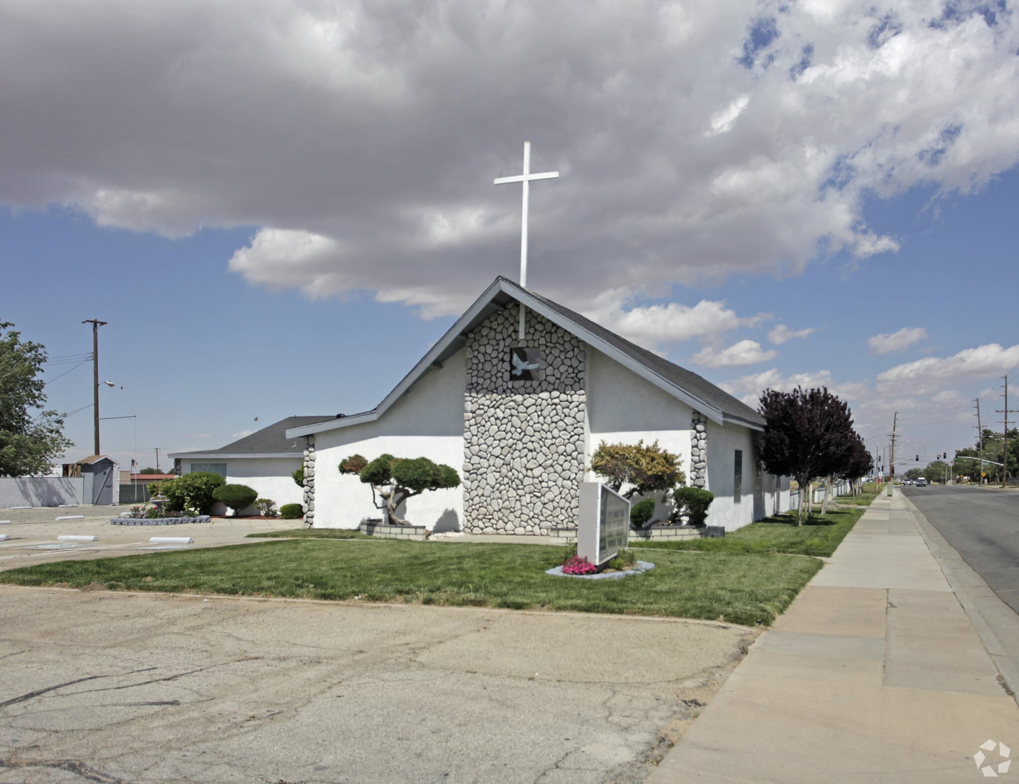 859 E Avenue Q, Palmdale, CA for sale Primary Photo- Image 1 of 4