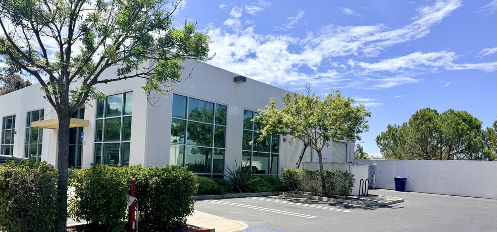 2320 La Mirada Dr, Vista, CA for lease - Building Photo - Image 2 of 4