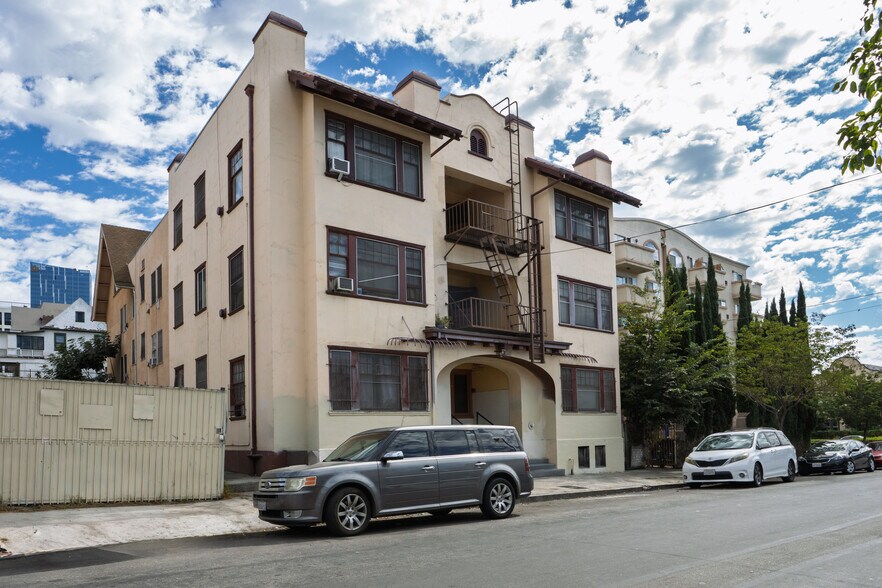 762 Hartford Ave, Los Angeles, CA à vendre - Photo du bâtiment - Image 3 de 11