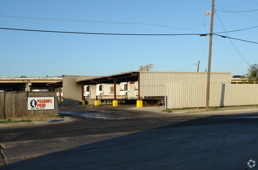 2551 S Good Latimer Expy, Dallas, TX for sale - Building Photo - Image 2 of 4