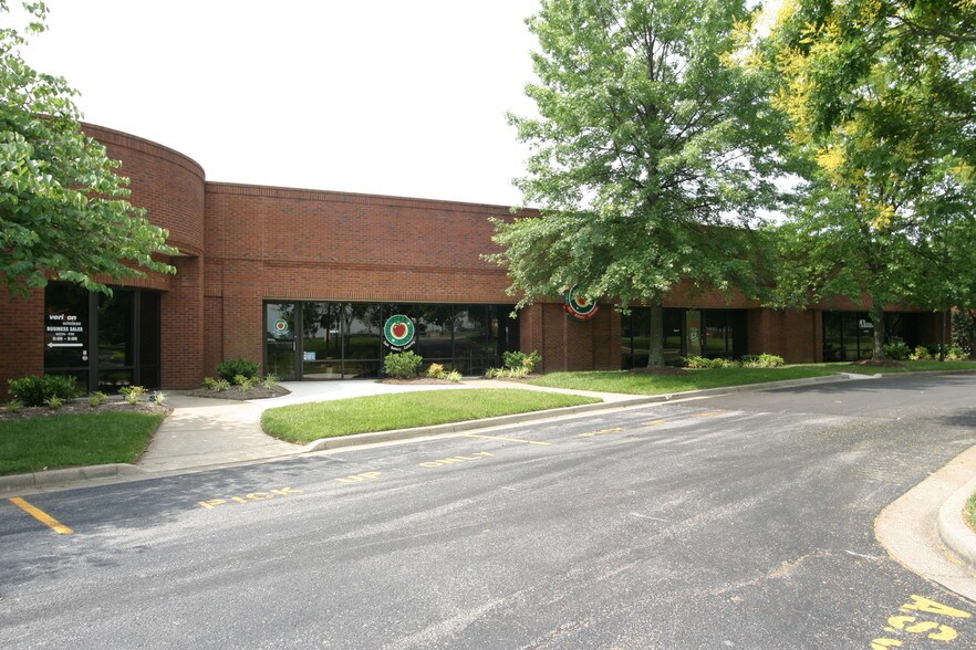 624 Grassmere Park, Nashville, TN à louer - Photo du bâtiment - Image 3 de 12