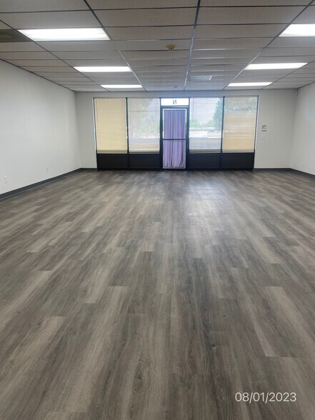 1511 W Holt Blvd, Ontario, CA à louer - Photo du bâtiment - Image 3 de 3