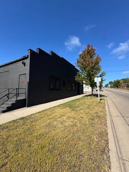 747 Payne Ave, Saint Paul, MN for sale - Building Photo - Image 2 of 4