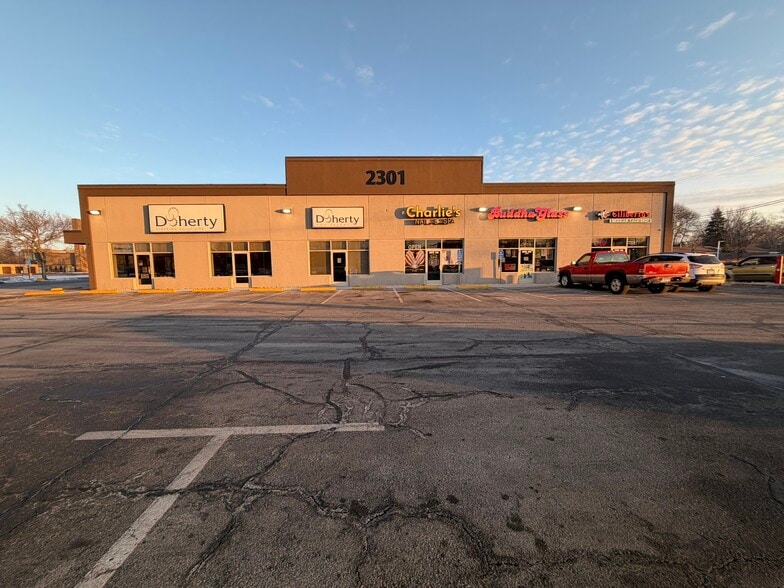 2301 W Division St, Saint Cloud, MN for lease - Building Photo - Image 2 of 2