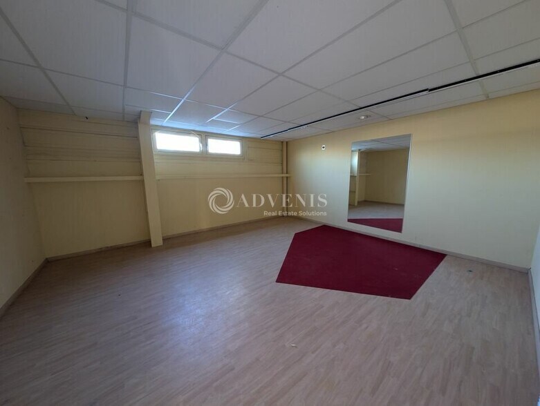 Retail in Vendenheim for lease - Interior Photo - Image 3 of 12