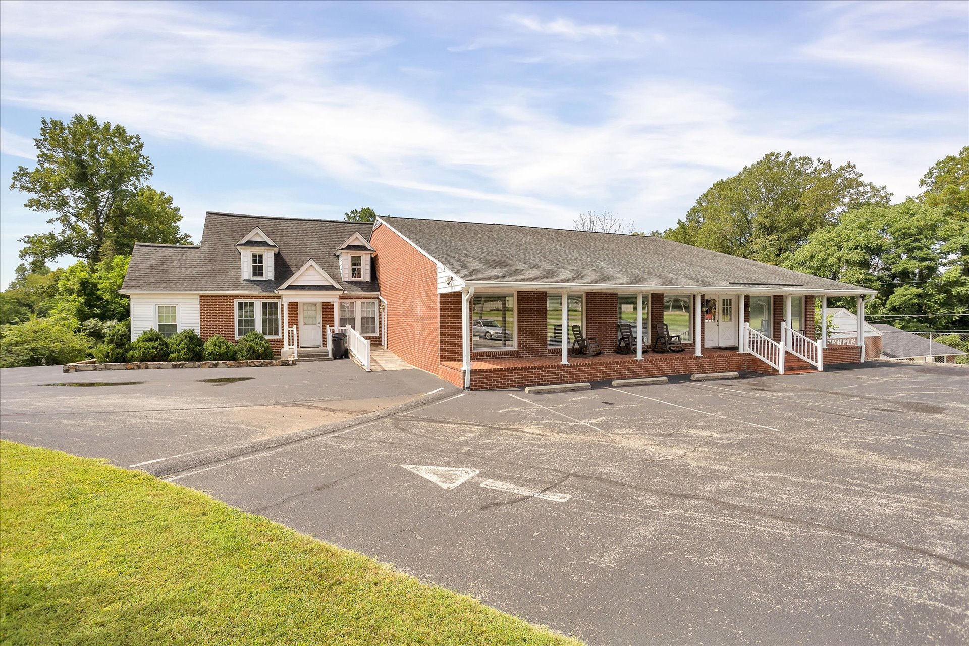 1746 S Main St, Rocky Mount, VA à vendre Photo du bâtiment- Image 1 de 57