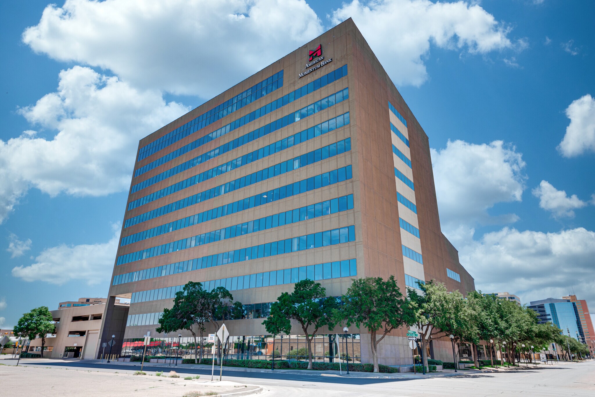 600 Marienfeld St, Midland, TX à louer Photo du bâtiment- Image 1 de 26