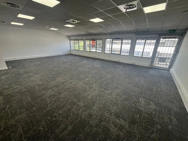 350 Avenue Du Club Hippique, Aix-en-Provence à louer - Photo du bâtiment - Image 3 de 24