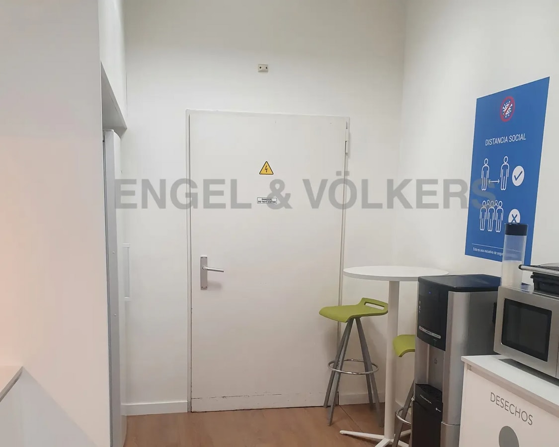 Carrer de la Garrotxa, El Prat de Llobregat, BAR 08820 - - - Interior Photo - Image 1 of 7