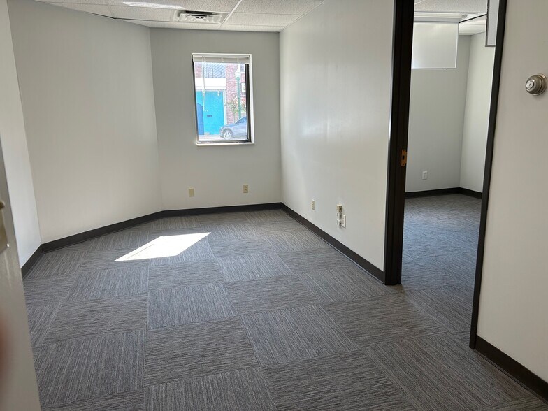 202 W Van Buren St, Columbia City, IN à louer - Photo du bâtiment - Image 2 de 3