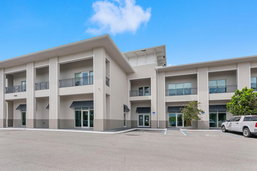 1300 S Dixie Hwy, Lantana, FL for lease - Building Photo - Image 2 of 9