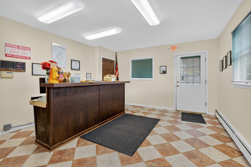 202 Woodland Dr, Lincroft, NJ à vendre - Hall d’entrée - Image 2 de 24