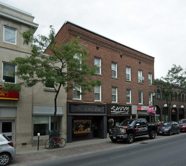 Plus de détails pour 88-94 King St W, Brockville, ON - Commerce de détail à vendre