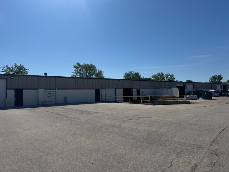 W182S8335 Racine Ave, Muskego, WI for lease - Building Photo - Image 2 of 2