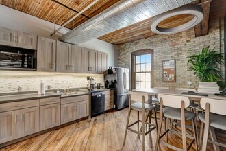 422 N 15th St, Milwaukee, WI for lease Interior Photo- Image 2 of 5