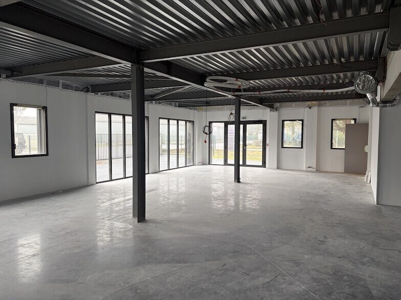 Retail in Gujan-Mestras for sale - Interior Photo - Image 2 of 15