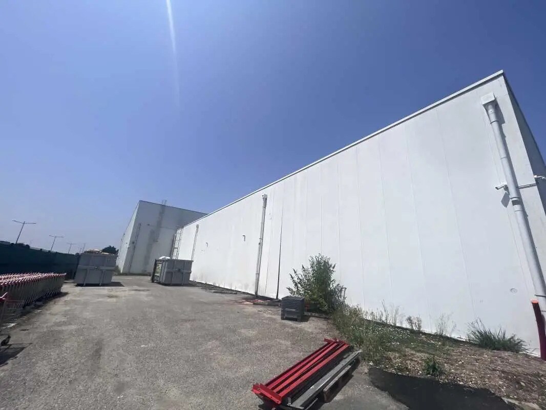 Office in Bassens for lease Building Photo- Image 1 of 5