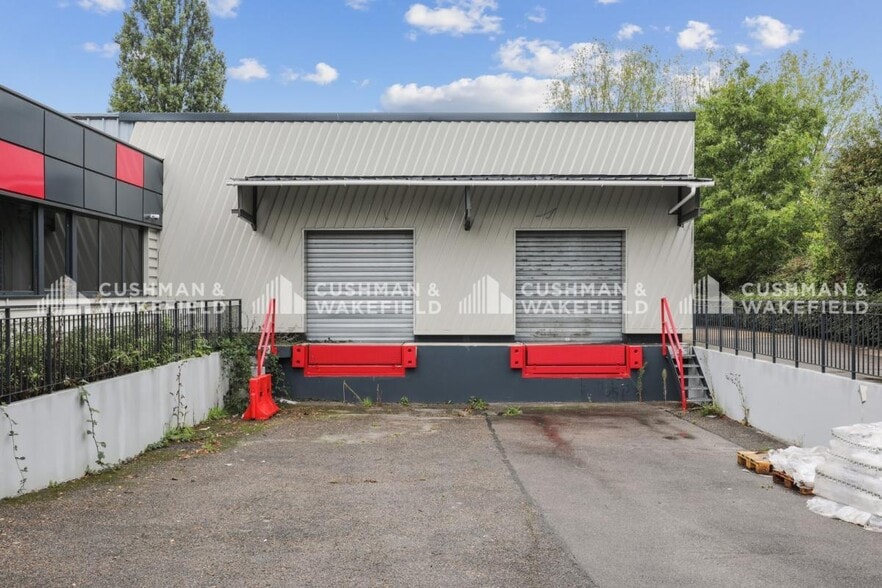 Office in Les Ulis for lease - Building Photo - Image 2 of 15