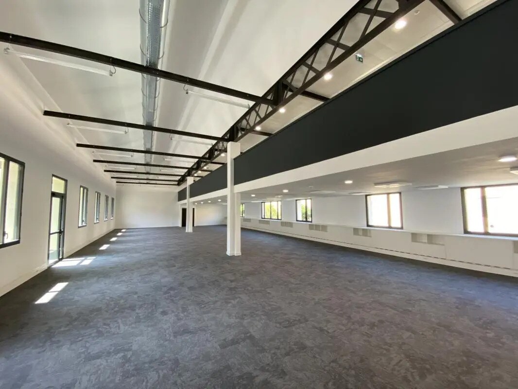 Office in Vénissieux for sale Interior Photo- Image 1 of 10