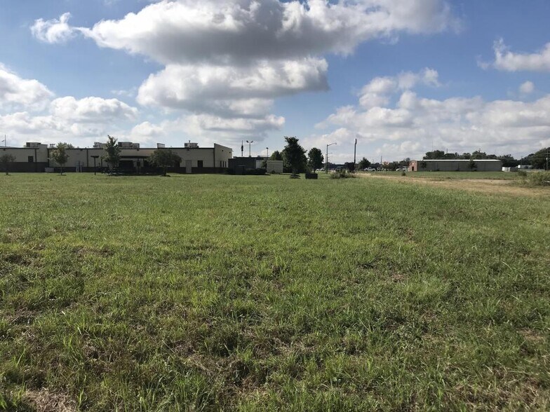 Kings Creek Drive D, Tupelo, MS à vendre - Photo du bâtiment - Image 2 de 5