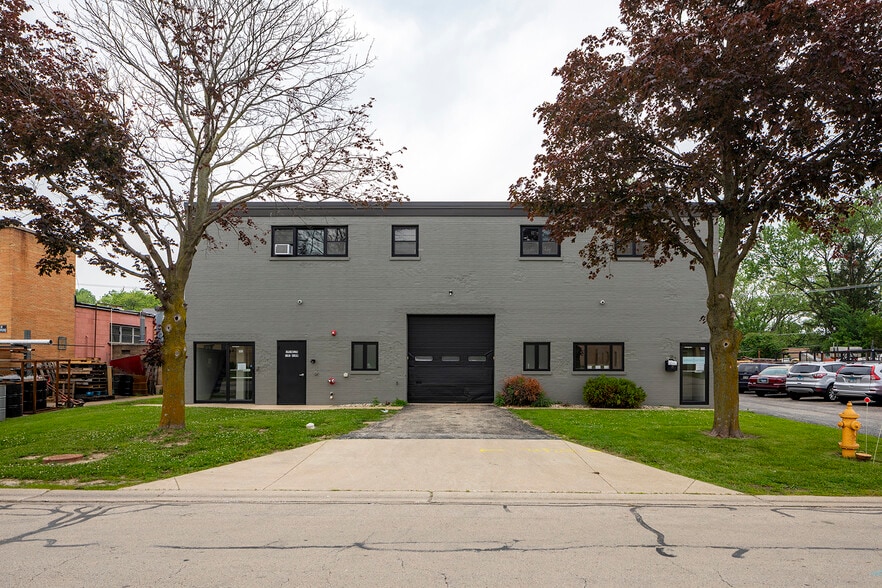 330 W Interstate Rd, Addison, IL for sale - Primary Photo - Image 1 of 4