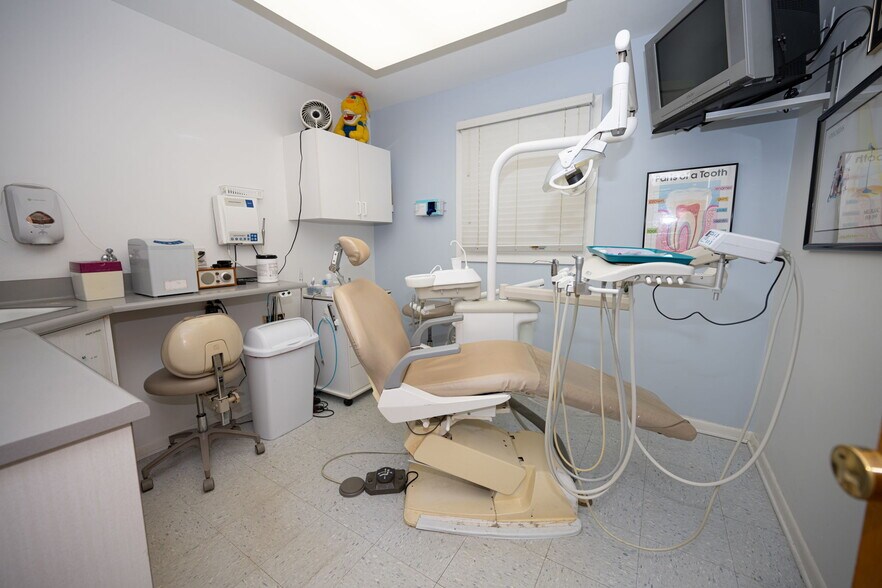 1616 Abbott Rd, Lackawanna, NY à vendre - Photo du bâtiment - Image 2 de 9