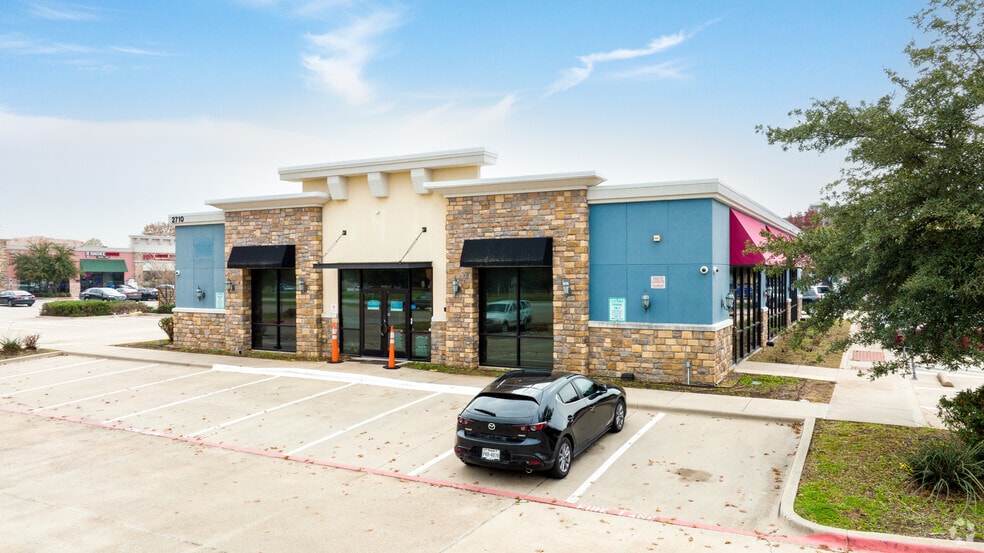 2710 Western Center Blvd, Fort Worth, TX for sale - Building Photo - Image 2 of 31