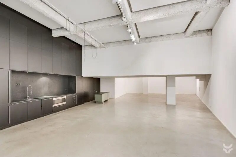 Office in Paris for sale Building Photo- Image 1 of 27