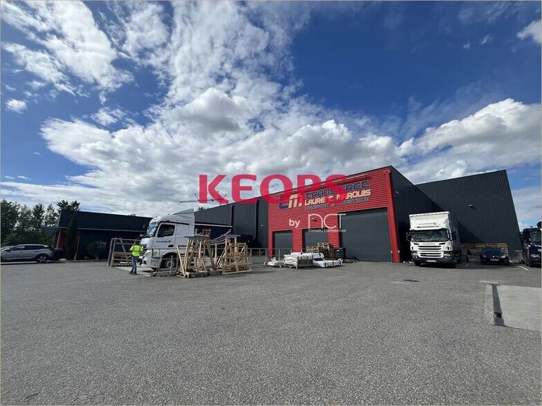 Flex dans Villeneuve-Tolosane à louer - Photo du bâtiment - Image 1 de 7