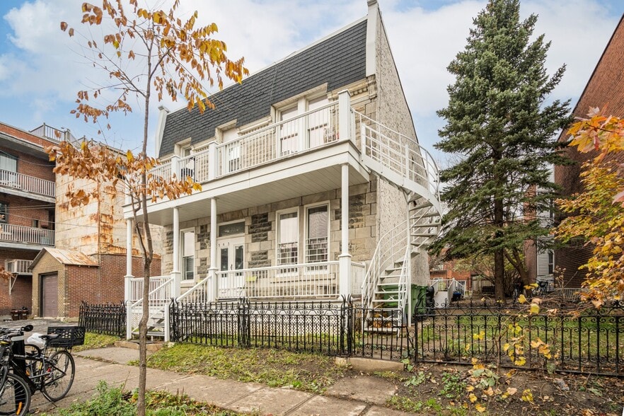 563 Rue Théodore, Montréal, QC à vendre - Photo principale - Image 1 de 1