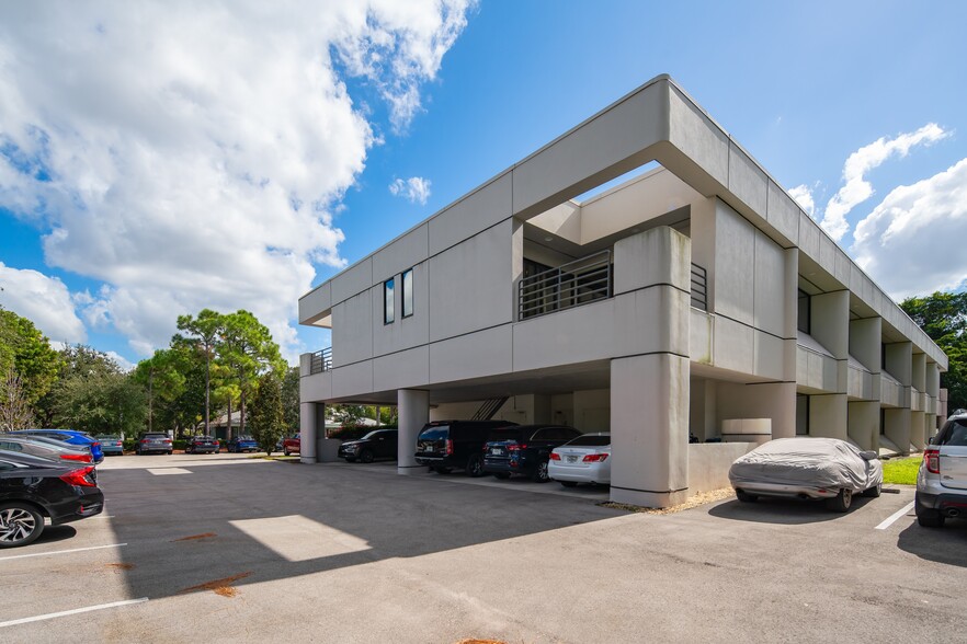 43 Barkley Cir, Fort Myers, FL à louer - Photo du bâtiment - Image 3 de 5