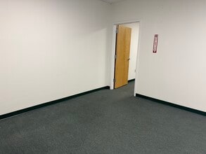 1300 Diamond Springs Rd, Virginia Beach, VA à louer Photo intérieure- Image 2 de 5