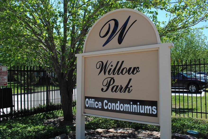 12824 Willow Centre Dr, Houston, TX for sale - Building Photo - Image 1 of 21