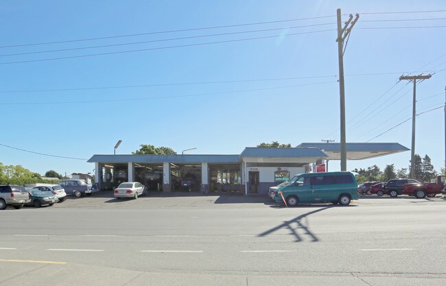 Plus de détails pour 9139 E Saanich Rd, North Saanich, BC - Commerce de détail à vendre