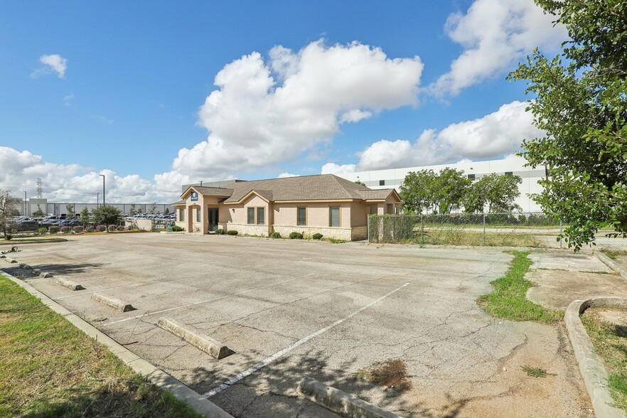 9892 Doerr Ln, Schertz, TX for lease - Building Photo - Image 3 of 13