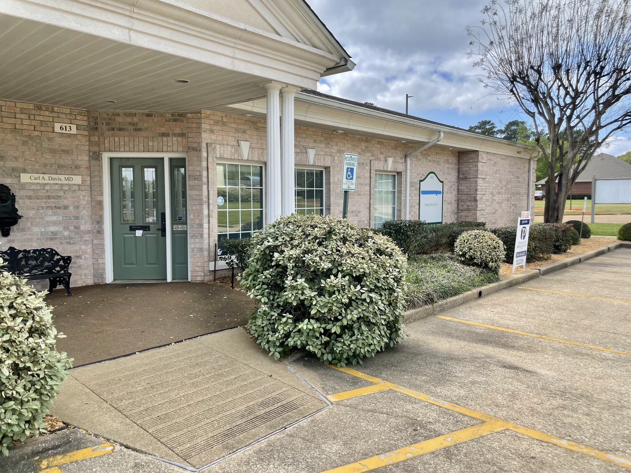 613 Russell Blvd, Nacogdoches, TX for lease Primary Photo- Image 1 of 20