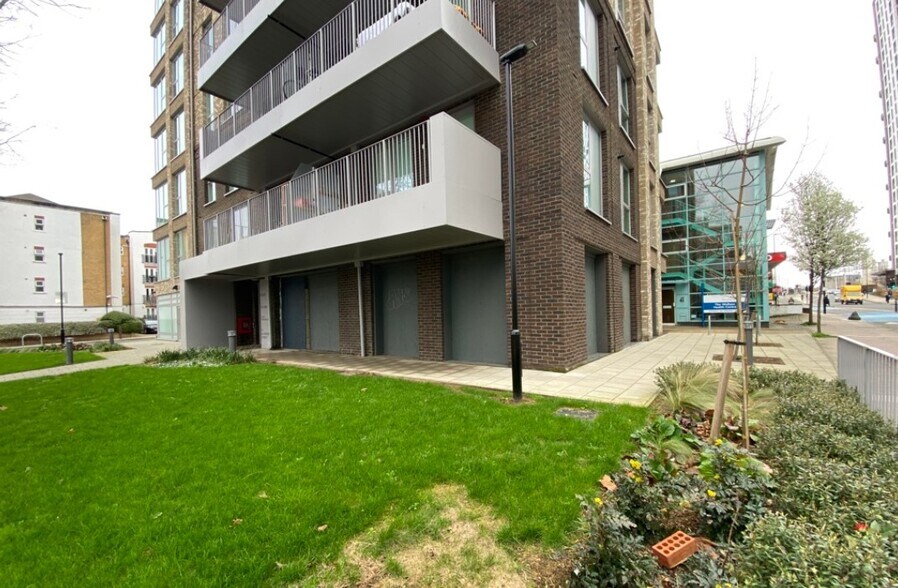 161 Creek Rd, Londres à louer - Photo du bâtiment - Image 1 de 3