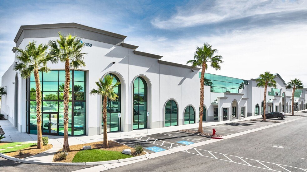 7650 Dean Martin Dr, Las Vegas, NV à louer - Photo du bâtiment - Image 2 de 4