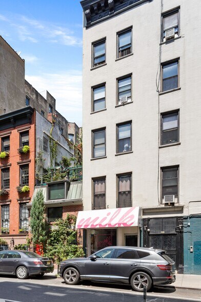 251 E 13th St, New York, NY à louer - Photo du bâtiment - Image 2 de 6