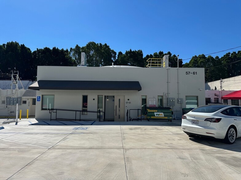 59 E Foothill Blvd, Arcadia, CA à louer - Photo du bâtiment - Image 2 de 11