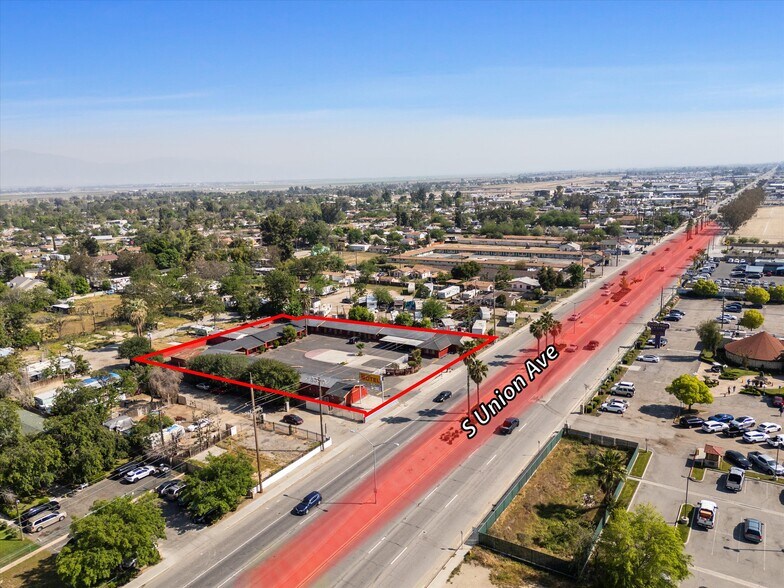 900 S Union Ave, Bakersfield, CA à vendre - Photo du bâtiment - Image 2 de 41