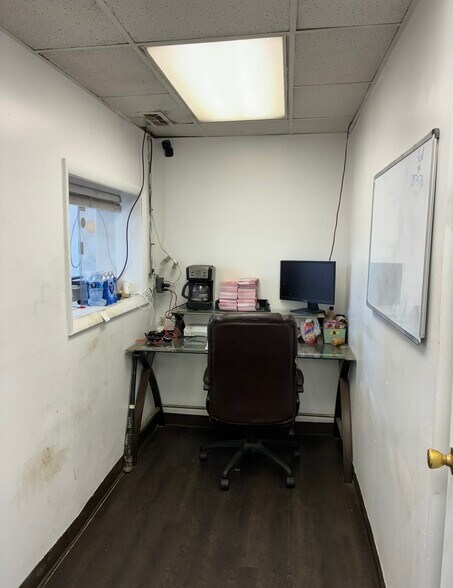 22101 Lorain Rd, Cleveland, OH à vendre - Photo du bâtiment - Image 3 de 9