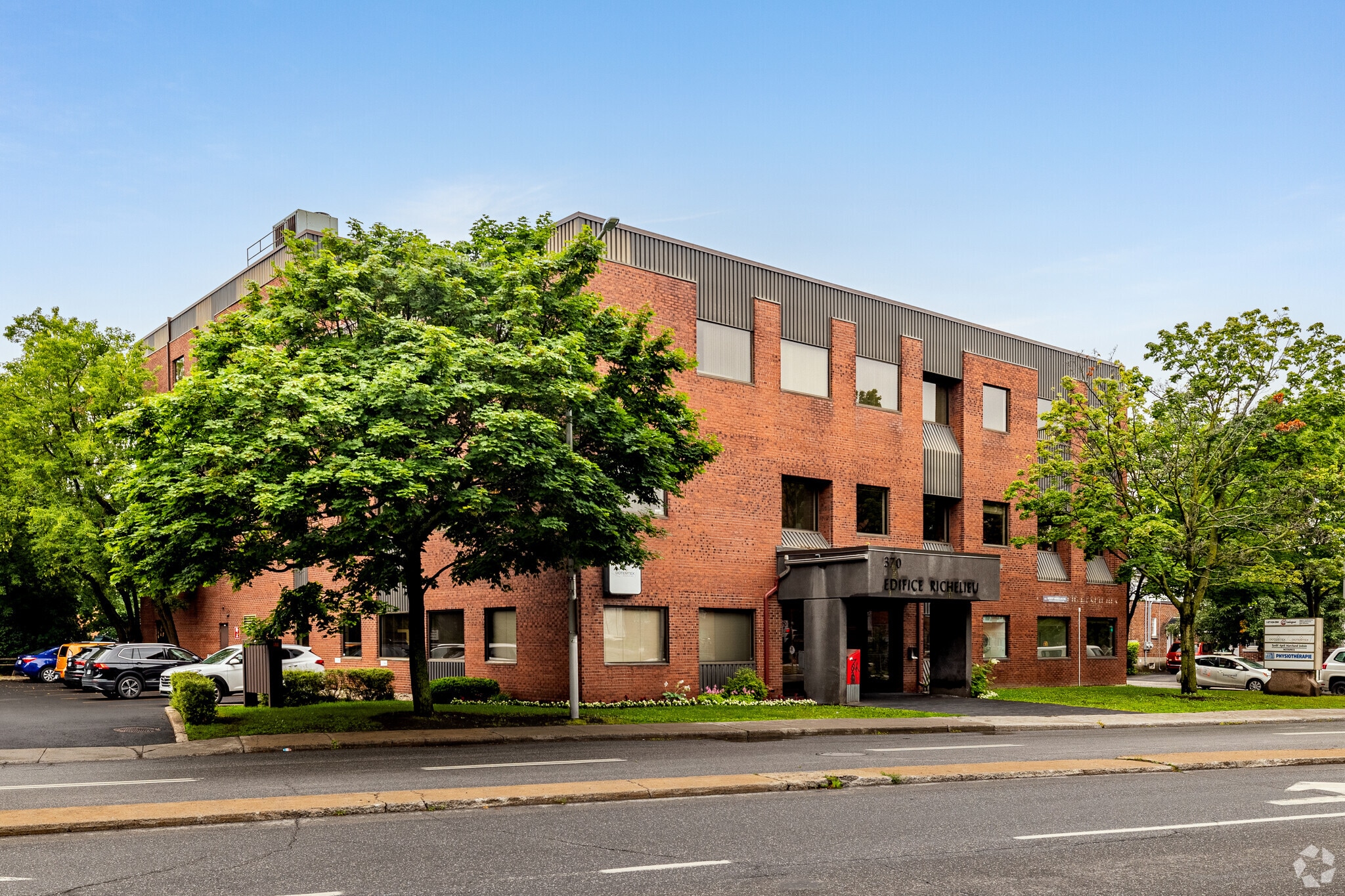 370 Ch De Chambly, Longueuil, QC for lease Building Photo- Image 1 of 5