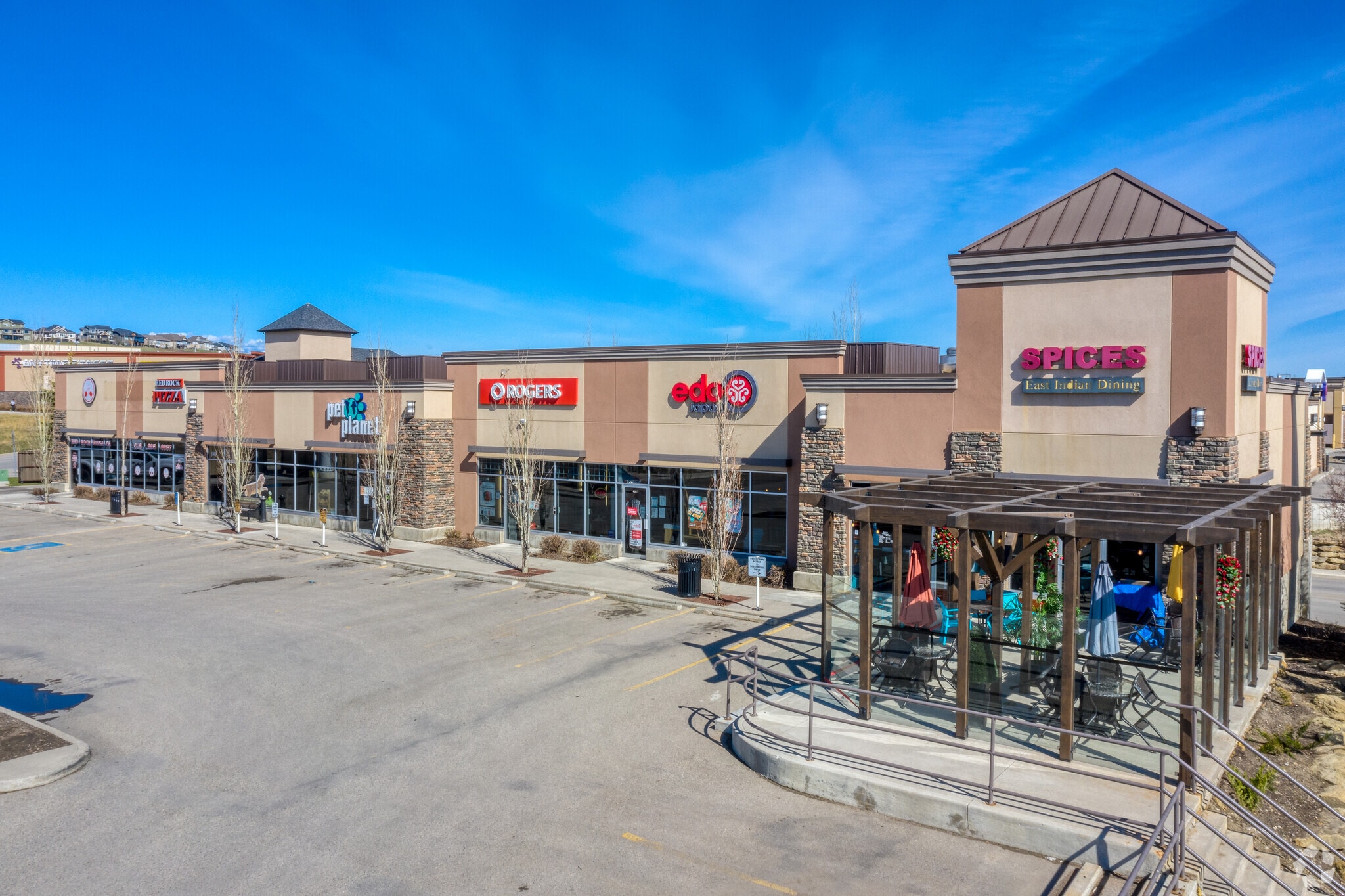 200 Southridge Dr, Okotoks, AB for lease Primary Photo- Image 1 of 6