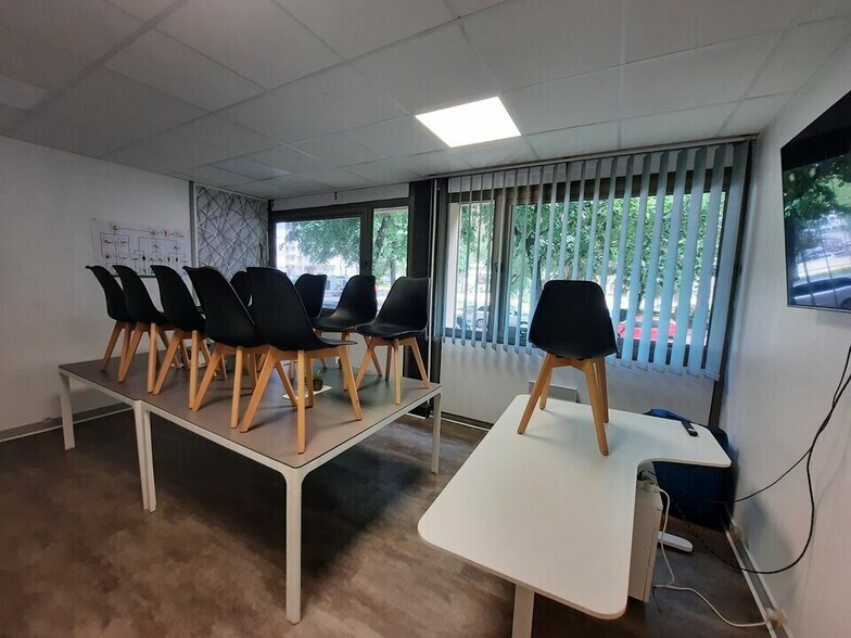 Office in Rouen for sale - Interior Photo - Image 2 of 20