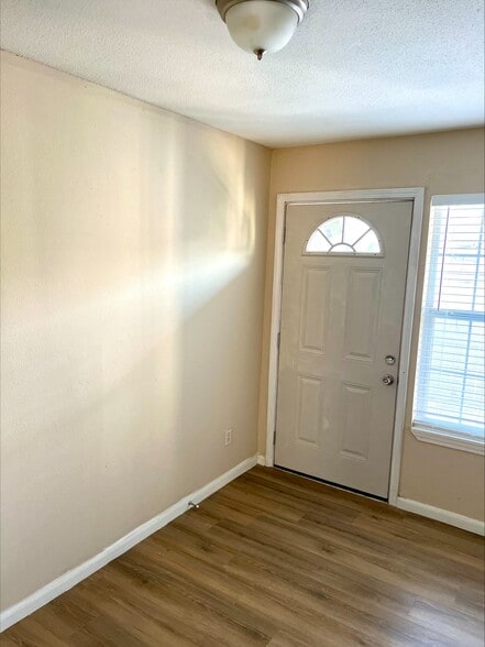 8807 Bissonnet St, Houston, TX for sale - Interior Photo - Image 1 of 11