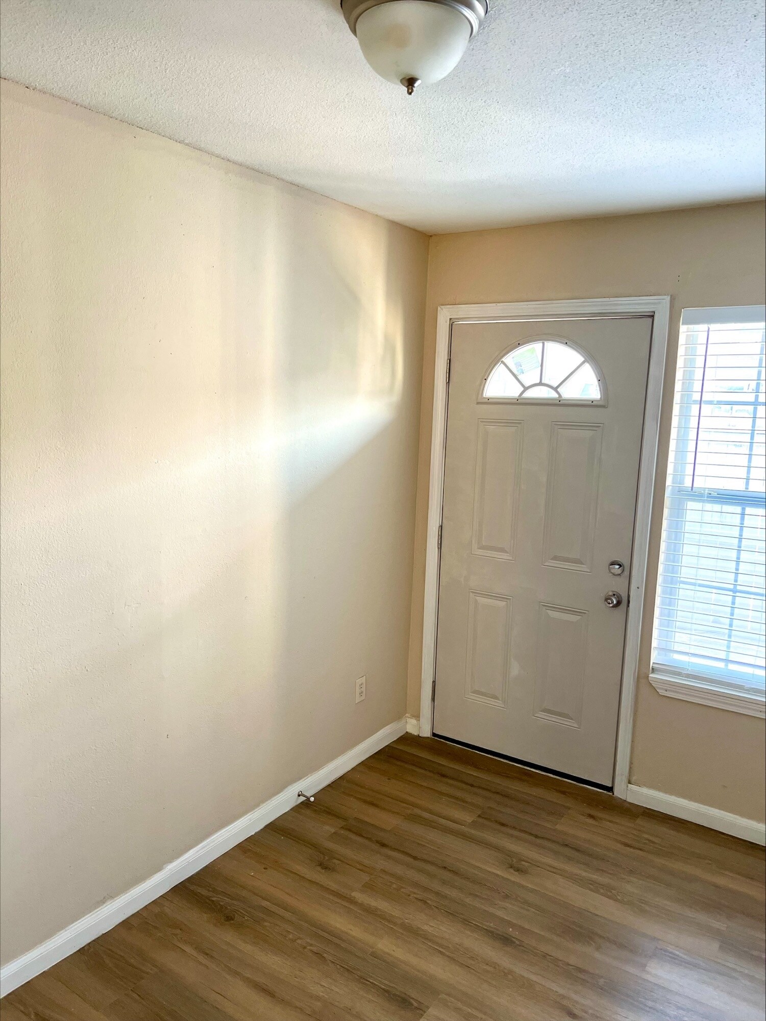 8807 Bissonnet St, Houston, TX à vendre Photo intérieure- Image 1 de 12